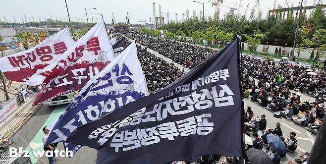 지난 4월 23일 경기 평택시 삼성전자 평택캠퍼스 앞에서 삼성전자 노동조합 공동투쟁본부의 '투명하게 바꾸고, 상한폐지 실현하자' 투쟁 결의대회가 열리고 있다./사진=이명근 기자 qwe123@