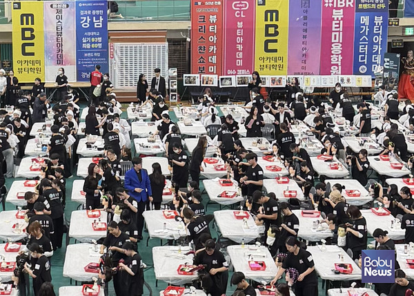 지난 9일 용인 명지대학교 체육관에서 열린 (사)한국메이크업전문가직업교류협회 주최, (주)이투바이오 메인 후원의 '제12회 아시아美페스티벌 뷰티 아티스트 컨테스트' 현장 전경. ⓒ(주)이투바이오