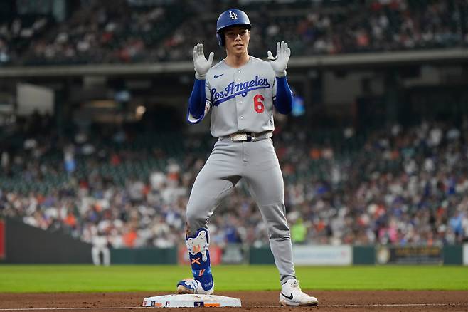 Los Angeles Dodgers' Hyeseong Kim celebrates a triple during the seventh inning of a baseball game against the Houston Astros in Houston, Wednesday, May 6, 2026. (AP Photo/Ashley Landis)







<저작권자(c) 연합뉴스, 무단 전재-재배포, AI 학습 및 활용 금지>