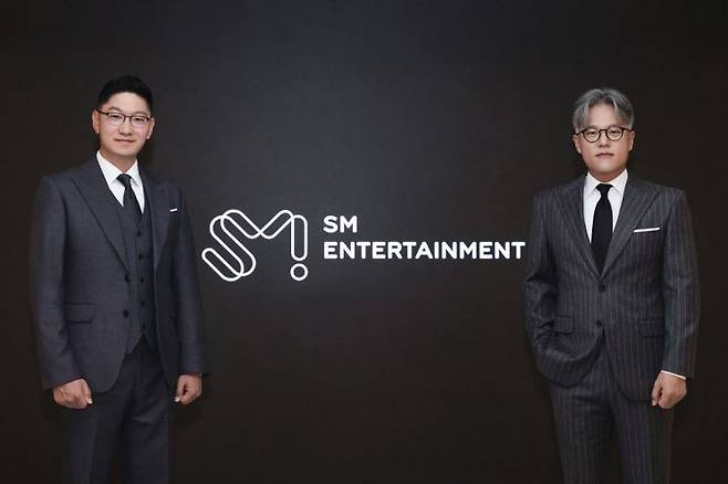 탁영준(왼쪽) 장철혁 SM엔터테인먼트 공동대표. SM엔터테인먼트 제공