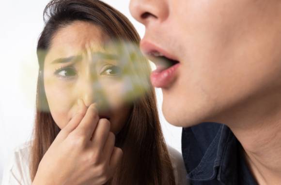 치간칫솔과 혀 클리너를 제대로 사용하는 습관이 잇몸 질환과 입냄새 예방에 도움이 될 수 있다는 치과 전문의의 설명이 제시됐다. 사진은 본 기사 내용과 무관. [사진=픽사베이]