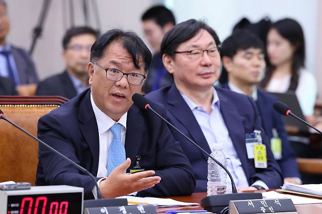 서민석 변호사가 지난달 14일 서울 여의도 국회 조작기소의혹사건진상규명국정조사특별위원회에서 열린 쌍방울 대북송금 조작기소 의혹 사건 청문회에서 의원 질의에 답변하고 있다. 뉴스1