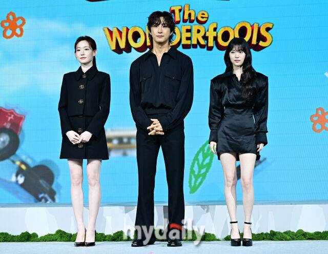 배우 최윤지, 배나라, 정이서(왼쪽부터)가 12일 서울 동대문 JW메리어트에서 진행된 넷플릭스 시리즈 '원더풀스' 제작발표회에 참석했다.'원더풀스 '는 1999년 세기말, 우연히 초능력을 가지게 된 동네 모지리들이 평화를 위협하는 빌런에 맞서 세상을 지키기 위해 고군분투하는 초능력 코믹 어드벤처다. / 한혁승 기자(hanfoto@mydaily.co.kr)