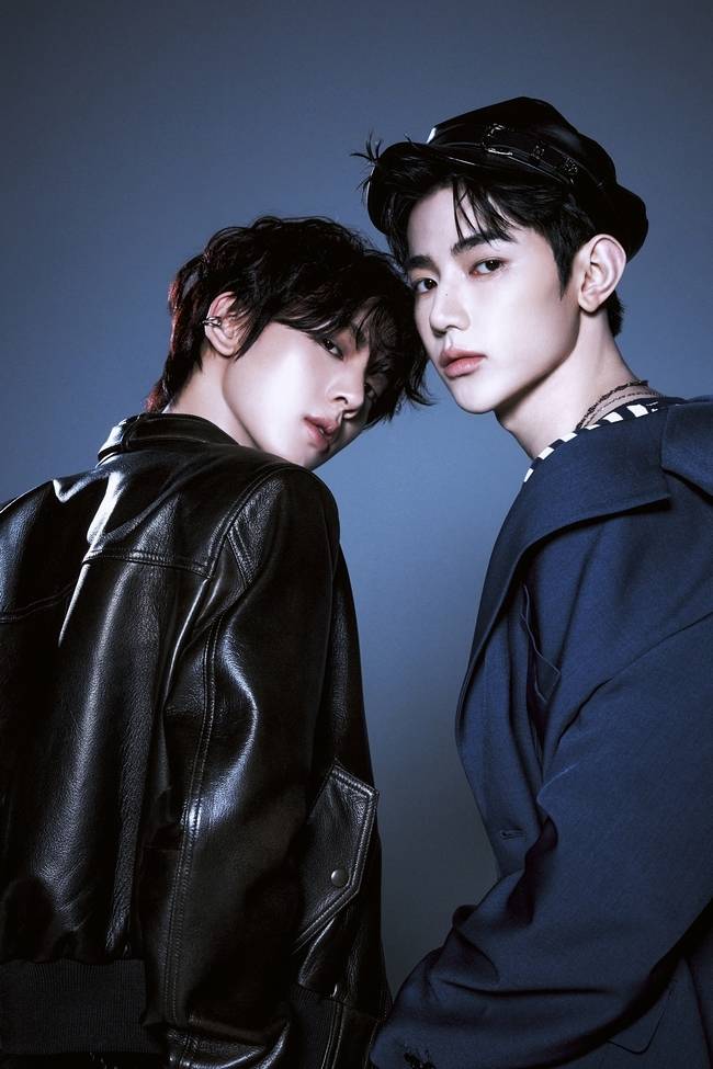 YH Entertainments new boy group Sequence has heightened anticipation for their debut by releasing group and unit concept photos and clips for the Gazed version of their first debut mini-album, Sequence 01: Curiosity. Sequence is a five-member group consisting of Zhang Hao, Ricky, Kim Kyubin, and Han Yujin from Zero Base One, and Yoo Seung-eon from Even. They are the first boy group to be introduced in approximately four years since Tempest.In the released photos, the members exuded chic charms while wearing stylish Poet Core looks. Their calm yet intense gazes emphasized the visual synergy of the five members, while the accompanying concept clips showcased their professional side and trendy physiques, reminiscent of a professional photoshoot scene.This album, Sequence 01: Curiosity, marks the beginning of the journey that Sequence will unfold. With curiosity—an instinctive human emotion—as the theme, the album is set to capture the excitement and intrigue surrounding an unfamiliar world, as well as the subtle inner changes the members undergo during this process.Even before their official debut, Sequence has been garnering intense interest from global fans through large-scale promotions, including prologues, self-produced content, and trailers. By sequentially releasing diverse content that encapsulates the teams identity and the individual charms of each member, they are driving the excitement for their debut to its peak.Sequences first mini-album, Sequence 01: Curiosity, will be released on various music streaming platforms on the upcoming 26th at 6 PM. On the same day at 8 PM, they plan to officially meet with domestic and international fans by holding a simultaneous online and offline fan showcase at the Blue Square WooriWON Banking Hall in Seoul.