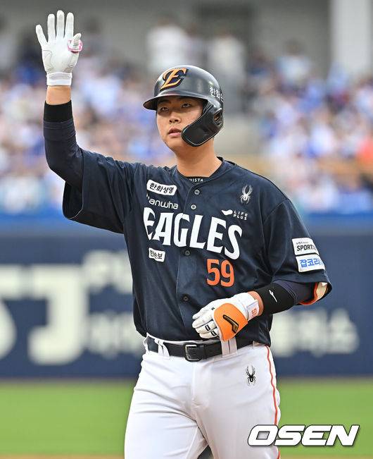 [OSEN=대구, 이석우 기자] 2일 대구삼성라이온즈파크에서 2026 신한 SOL KBO 리그 삼성 라이온즈와 한화 이글스의 경기가 열렸다. 홈팀 삼성은 장찬희가, 방문팀 한화는 문동주가 선발 출전했다. 한화 이글스 허윤서가 3회초 2사 1,3루 좌익수 앞 1타점 안타를 치고 기뻐하고 있다. 2026.05.02 / foto0307@osen.co.kr