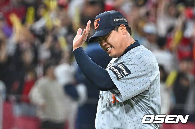 [OSEN=광주, 이석우 기자] 6일 광주-기아 챔피언스필드에서 2026 신한 SOL KBO 리그 KIA 타이거즈와 한화 이글스의 경기가 열렸다. 홈팀 KIA는 올러가, 방문팀 한화는 류현진이 선발 출전했다.한화 이글스 류현진이 6회말 2사 KIA 타이거즈 아데를린에게 좌중월 솔로 홈런을 맞고 아쉬워하고 있다. 2026.05.06 / foto0307@osen.co.kr