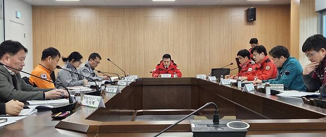 장재혁 합천군수 권한대행 주재로 농업기술센터에서 산불재난대비 유관기관 회의를 하고 있다. ⓒ합천군 제공