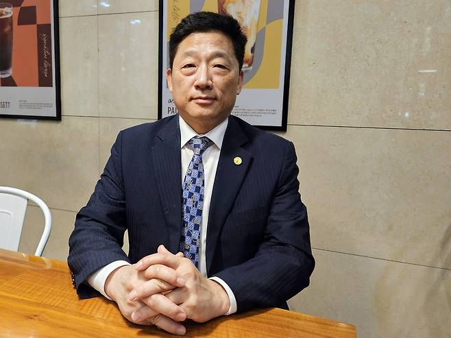 동포사회 네트워크 구축 강조하는 이명석 뉴욕한인회장 (서울=연합뉴스) 성도현 기자 = 최근 방한한 이명석 뉴욕한인회장이 지난 4일 서울 강남구의 한 카페에서 취임 1주년을 맞아 연합뉴스와 진행한 인터뷰에서 소회와 포부 등을 밝히고 있다. 2026.5.12 raphael@yna.co.kr