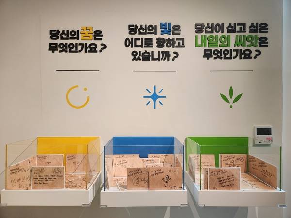 창원시립마산박물관 상반기 기획전 <우리는 잎트는 조선의 꽃>이 8월 30일까지 마산박물관 1층 기획전시실에서 열린다. 시민 참여형 프로그램도 운영되고 있다. /류민기 기자
