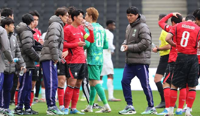 북중미 월드컵부터 전후반 각각 22분이 지난 시점에 선수들에게 약 3분간 물을 마실 수 있는 하이드레이션 브레이크가 도입된다. 사진=연합뉴스