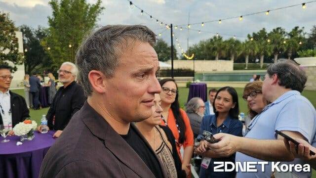 SAP 사파이어 2026 현장에서 대화 중인 크리스천 클라인 SAP CEO(사진=지디넷코리아)