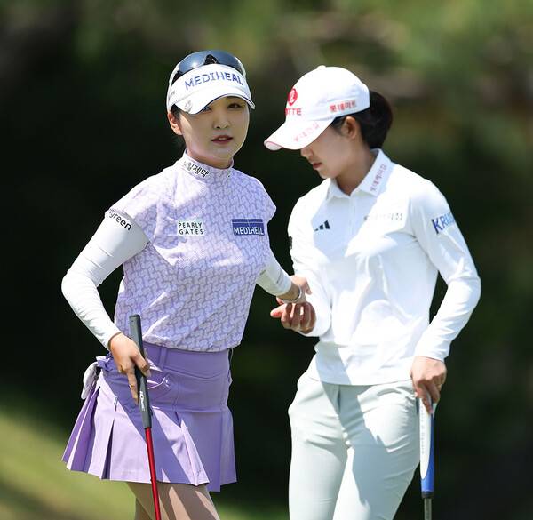 2026년 한국여자프로골프(KLPGA) 투어 제18회 두산 매치플레이에 디펜딩 챔피언으로 출전하는 이예원 프로. 사진은 2025년 제17회 두산 매치플레이 결승전 때 황유민 프로와 대결하는 모습이다. 사진제공=KLPGA (사진을 무단으로 사용하지 마십시오.)