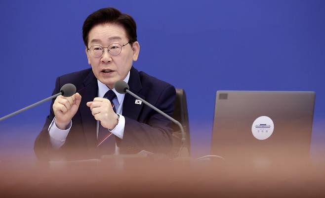 이재명 대통령이 12일 청와대에서 열린 국무회의 겸 비상경제점검회의에서 발언하고 있다. 연합뉴스