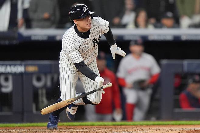 <yonhap photo-1908=""> FILE - New York Yankees Anthony Volpe heads for first base after hitting an RBI single against the Boston Red Sox during the fourth inning of Game 3 of an American League wild-card baseball playoff series, Thursday, Oct. 2, 2025, in New York. (AP Photo/Frank Franklin II,File) AP FILE PHOTO/2026-04-14 07:58:08/ <저작권자 ⓒ 1980~2026 ㈜연합뉴스. 무단 전재 재배포 금지, AI 학습 및 활용 금지></yonhap>