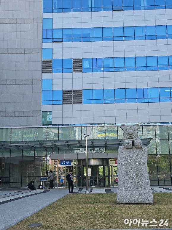 삼성전자가 제기한 '위법 쟁의행위 금지 가처분' 2차 심문이 열리는 수원지방법원. [사진=황세웅 기자]