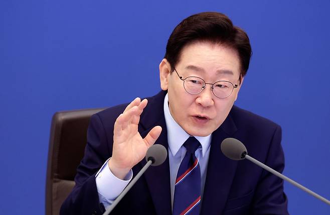 이재명 대통령이 12일 청와대에서 열린 비상경제점검회의 겸 국무회의에서 발언하고 있다. 뉴스1