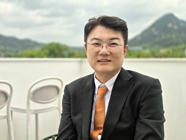 ▲김정철 개혁신당 서울시장 후보가 지난 11일 서울 종로구의 한 카페에서 미디어오늘과 인터뷰하고 있다. 사진=김예리 기자