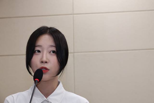 유튜버 쯔양이 지난해 10월  14일 서울 여의도 국회에서 열린 과학기술정보방송통신위원회 국정감사에 사이버 렉카 피해 참고인으로 출석해 의원 질의에 답하고 있다. 뉴시스