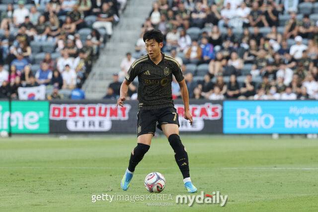 한국의 월드컵 본선 상대 중 하나인 남아프리카공화국 매체 '킥오프'가 12일 손흥민(LA FC)의 득점력 저하를 조명했다. 지난 11일 휴스턴 다이너모전에서 드리블을 하고 있는 손흥민./게티이미지코리아