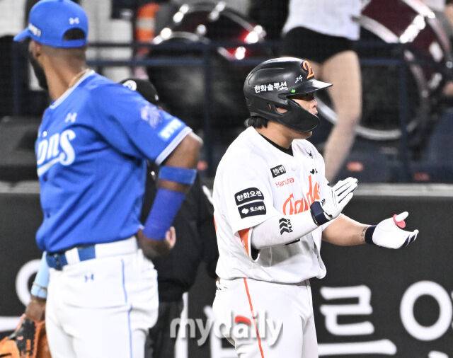 14일 오후 대전 한화생명볼파크에서 진행된 '2026 프로야구 KBO리그' 한화이글스와 삼성 라이온즈의 경기. 한화 강백호가 3회말 2사 1,2루서 1타점 적시타를 터뜨린 뒤 환호하고 있다./마이데일리