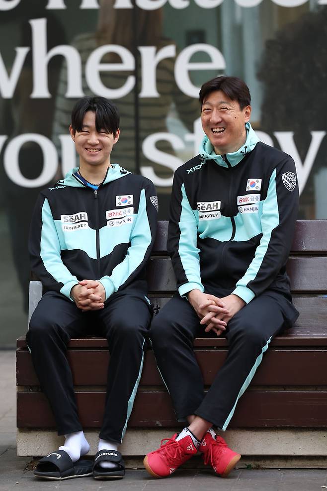 [서울=뉴시스] 오준성(왼쪽)과 오상은 남자 탁구 대표팀 감독. (사진=대한탁구협회 제공) 2026.05.09. *재판매 및 DB 금지