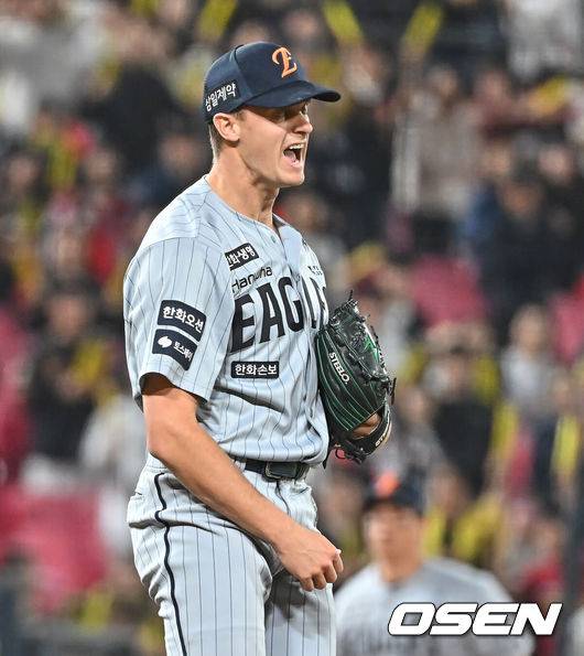 [OSEN=광주, 이석우 기자] 7일 광주-기아 챔피언스필드에서 2026 신한 SOL KBO 리그 KIA 타이거즈와 한화 이글스의 경기가 열렸다. 홈팀 KIA는 양현종이, 방문팀 한화는 정우주가 선발 출전했다.한화 이글스 쿠싱이 KIA 타이거즈에 11-8로 승리한 후 포효하고 있다. 2026.05.07 / foto0307@osen.co.kr
