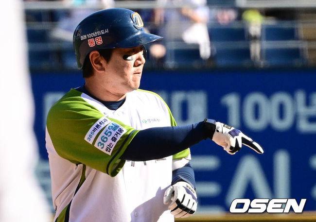 [OSEN=창원, 조은정 기자]10일 창원NC파크에서 2026 신한 SOL KBO 리그 NC 다이노스와 삼성 라이온즈의 경기가 열렸다.홈팀 NC는 구창모가, 방문팀 삼성은 오러클린을 선발로 내세웠다. 8회말 2사에서 NC 이우성이 2루타 세리머니를 하고 있다. 2026.05.10 /cej@osen.co.kr