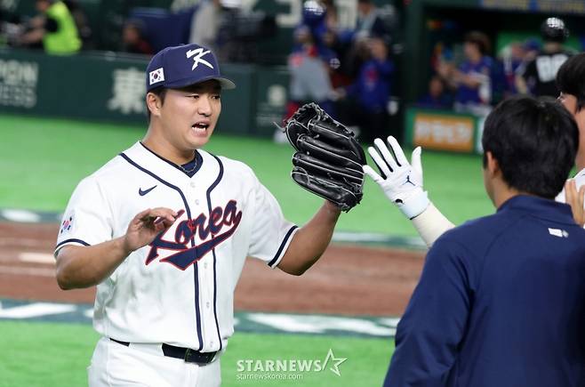 한국 우완투수 고우석 8일 도쿄돔에서 열린 2026 WBC 도쿄POOL 대한민국과 대만 경기 8회초 무실점 피칭을 펼친후 환호하고 있다.  026.03.08. /사진=강영조 cameratalks@