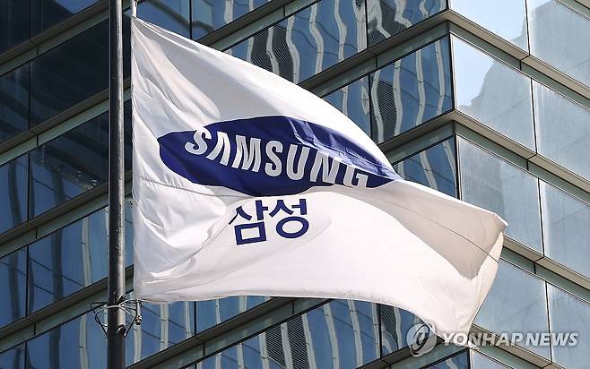 삼성전자 (서울=연합뉴스) 김주형 기자 = 지난달 30일 서울 삼성전자 서초사옥에 삼성기가 펄럭이고 있다. 2026.4.30 kjhpress@yna.co.kr