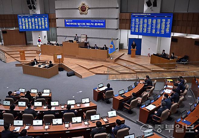 12일 오전 수원시 영통구 경기도의회 본회의장에서 제390회 임시회 본회의가 열리고 있다. 김경민기자