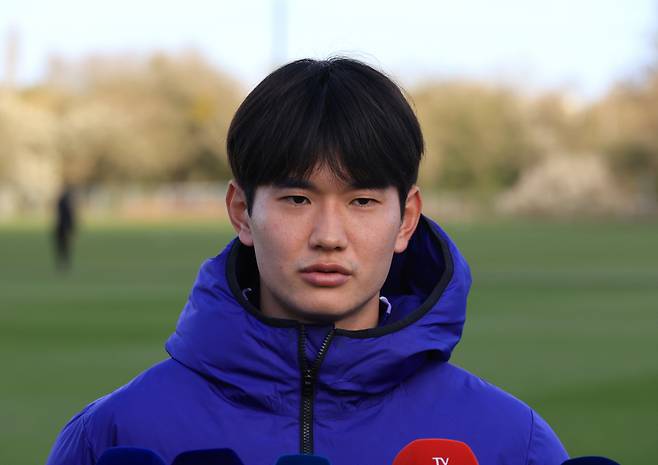 인터뷰하는 김진규

    (밀턴킨스[영국]=연합뉴스) 최재구 기자 = 코트디부아르전을 앞둔 한국 축구 국가대표팀의 김진규가 26일(현지시간) 영국 런던 북서쪽 밀턴킨스 MK돈스 훈련장에서 훈련에 앞서 인터뷰하고 있다. 2026.3.27

    jjaeck9@yna.co.kr

(끝)





<저작권자(c) 연합뉴스, 무단 전재-재배포, AI 학습 및 활용 금지>