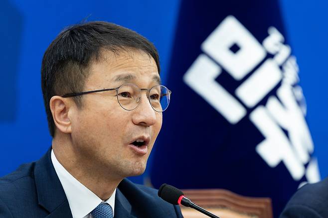 한병도 더불어민주당 원내대표가 14일 서울 여의도 국회에서 열린 정책조정회의에서 모두 발언을 하고 있다./뉴스1