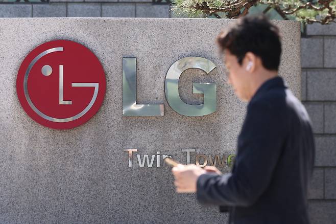 하나증권이 LG전자의 목표주가를 23만원으로 올렸다. 사진은 서울 여의도 LG트윈타워. /사진=뉴시스