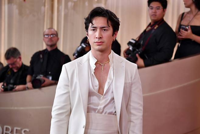 ‘히티드 라이벌리’에서 주인공 셰인 올랜더를 연기한 배우 허드슨 윌리엄스가 지난 1월 열린 제 83회 골든글로브에 시상자로 참석하고 있다. [AP]