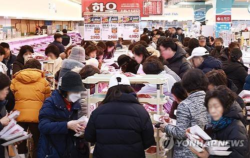 한우 할인 행사 인파 [연합뉴스 자료사진]