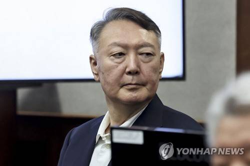법정 출석한 윤석열 전 대통령 [사진공동취재단 제공] 2025.9.26