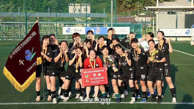 2026 양구사과 전국여성클럽축구대회에서 우승한 OOO FC. 대회조직위원회 제공