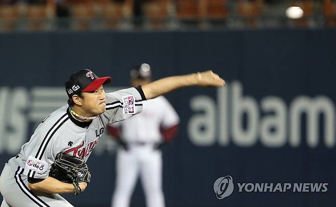 봉중근 역투 [연합뉴스 자료사진]