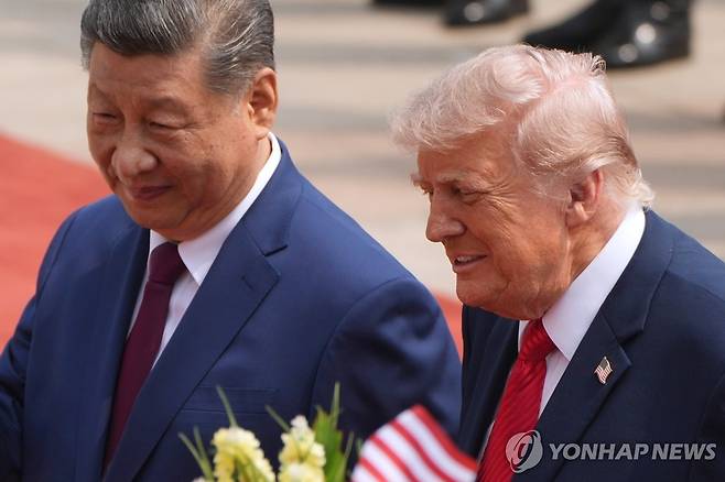 시 주석과 트럼프 대통령(오른쪽) [AP 연합뉴스. 재판매 및 DB 금지]