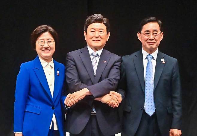 [제주의소리] 등 언론5사가 공동으로 기획한 제주도교육감 후보 초청 토론회에 참여한 고의숙, 김광수, 송문석 후보. ⓒ제주의소리