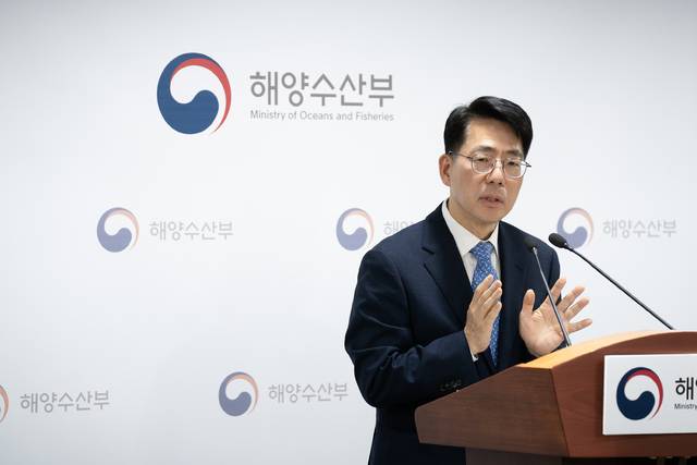 황종우 해양수산부 장관이 지난 14일 부산광역시 해양수산부 기자실에서 브리핑을 진행하고 있다. 사진=해양수산부