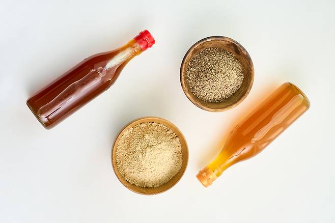 들기름에는 오메가3 지방산의 일종인 알파-리놀렌산(α-linolenic acid)이 60% 이상 함유됐다. 참기름엔 오메가6 계열인 리놀레산이 40%, 오메가9 계열인 올레산이 40% 포함돼 있다. 사진=게티이미지뱅크