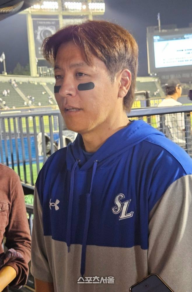 삼성 강민호가 14일 서울 잠실구장에서 열린 2026 KBO리그 정규시즌 LG전 승리 후 취재진 인터뷰에 응하고 있다. 잠실 | 강윤식 기자 skywalker@sportsseoul.com