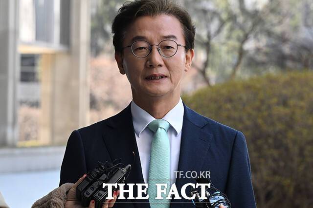 통일교로부터 금품 수수의혹을 받는 전재수 더불어민주당 의원이 3월 19일 오전 서울 서초구 서울고등검찰청 청사에 마련된 ‘정교유착 비리 합동수사본부‘(합수본)에 출석하며 입장을 밝히고 있다. /김성렬 기자