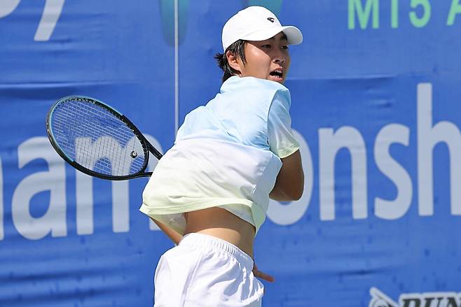 예선을 뚫고 ITF 안동 국제남자테니스대회 단식 4강에 오른 노호영