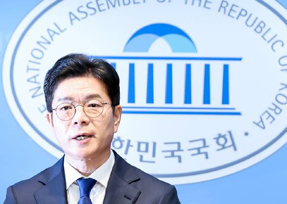 더불어민주당 정원오 서울시장 후보가 15일 국회 소통관에서 지역사랑상품권 관련 공약을 발표하고 있다. 2026.5.15 [사진=연합뉴스]