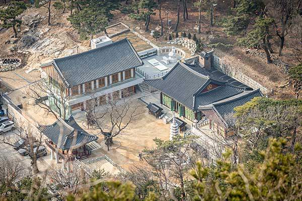 호랑이 기운을 누르고자 창건한 호압사.