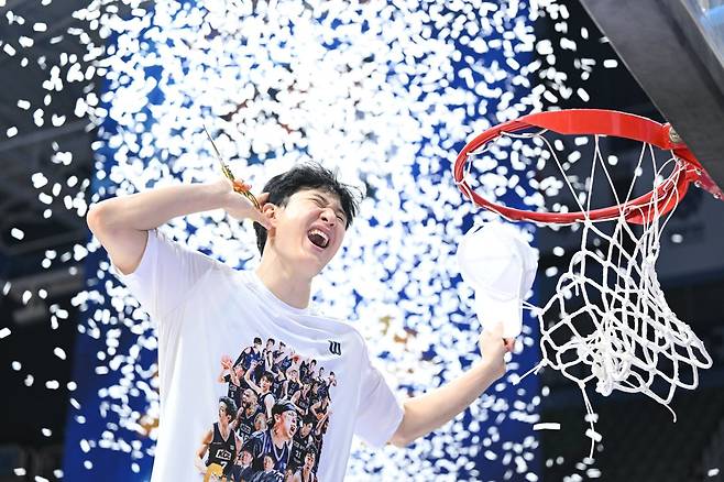 KCC 허웅은 부단히 노력하며 2시즌 만에 챔피언 결정전 우승을 이뤄냈다. 사진제공｜KBL