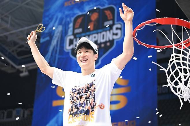 KCC 허웅은 부단히 노력하며 2시즌 만에 챔피언 결정전 우승을 이뤄냈다. 사진제공｜KBL