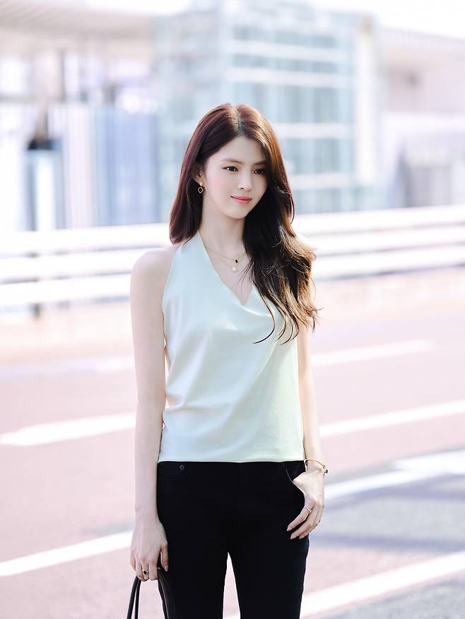 칸국제영화제 참석을 위해 출국하고 있는 배우 한소희. 부쉐론 제공